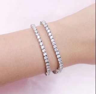 (Category: ) located in . Submitted by jy.closet (Listing ID 1361339060, Image 1). Description: .