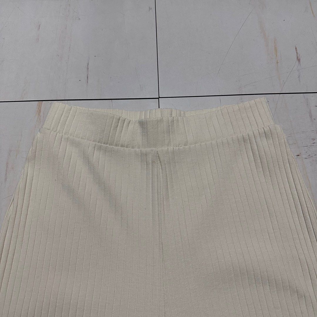 MONKI Ribbed Pants Bundle (Category: Other Bottoms) located in Manila. Submitted by catchim (Listing ID 1361207166, Image 2). Description: Preloved pants 🖤 GOOD CONDITION. Minor issues •Beige pants: some stains but barely noticeable (see pictures for reference) •Black pants: tear on the waist band (see pictures for reference) Size XS on tag L: 40” W: 12” Note: measurements are done laid flat PM for more details!.