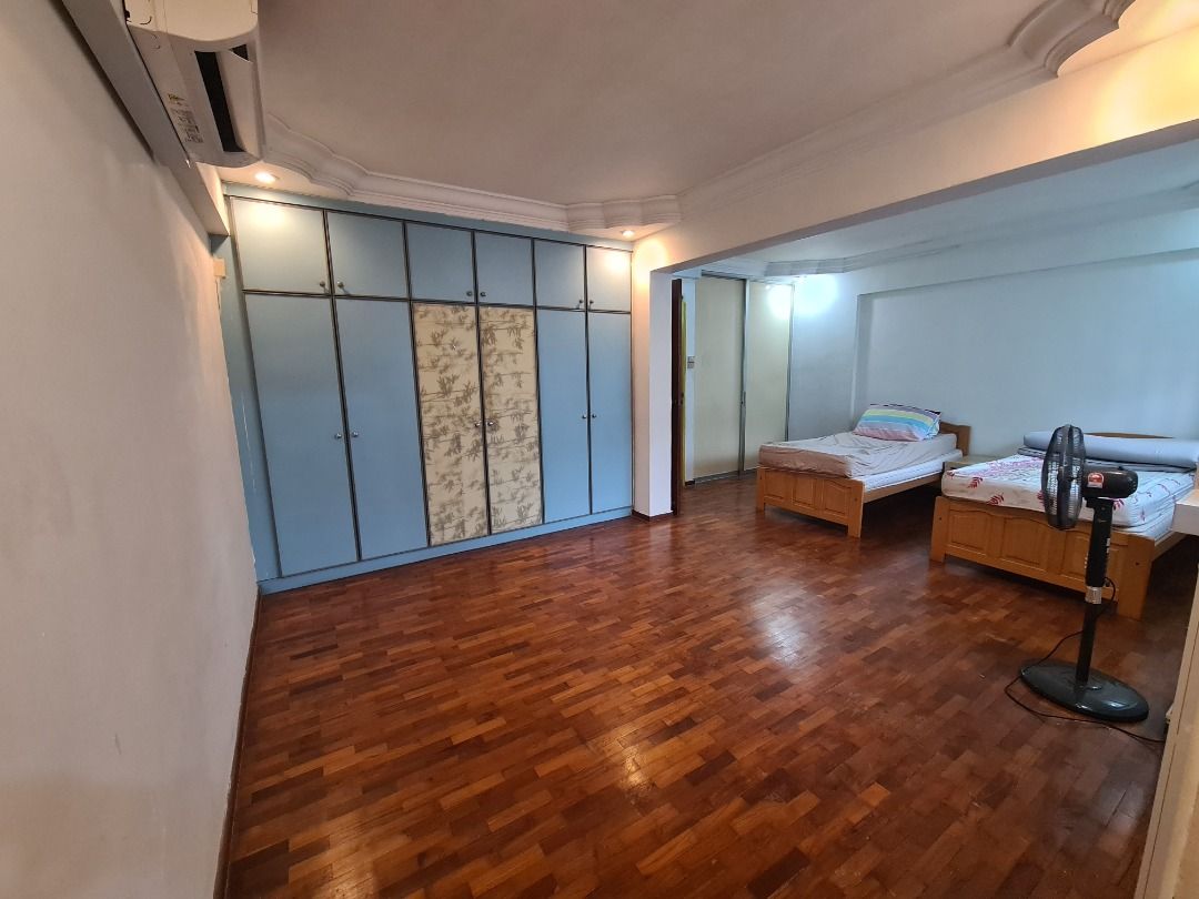 Near Woodlands MRT, 2-bedroom unit with living room (half jumbo unit) for rent63227232939777113