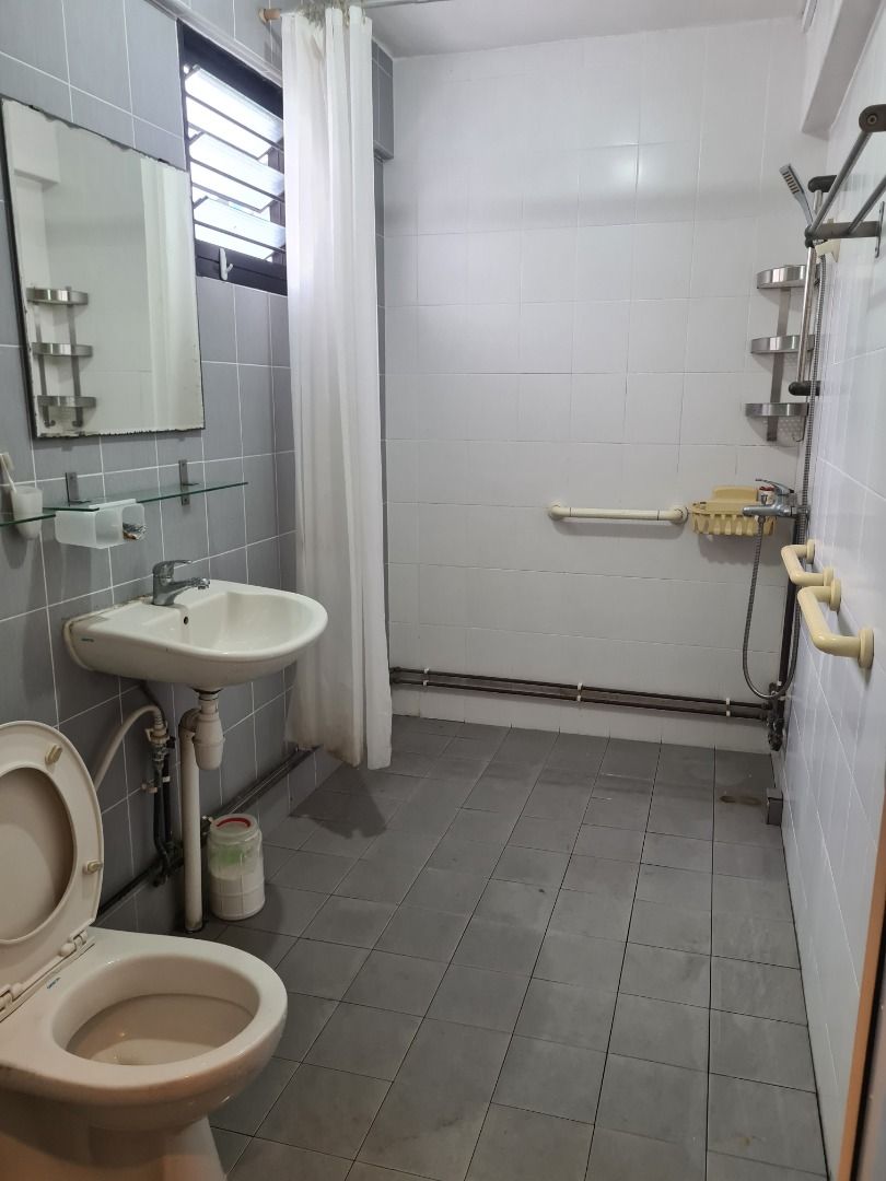 Near Woodlands MRT, 2-bedroom unit with living room (half jumbo unit) for rent63227232939777114