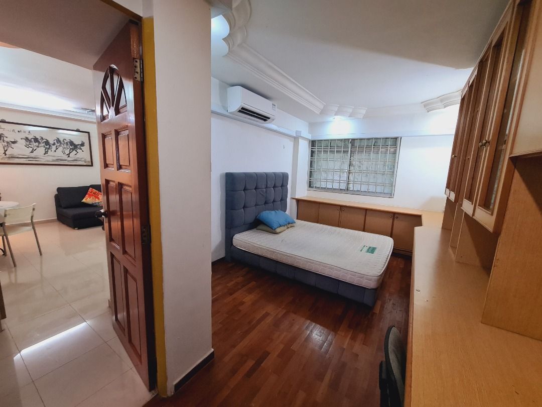 Near Woodlands MRT, 2-bedroom unit with living room (half jumbo unit) for rent63227232939777112