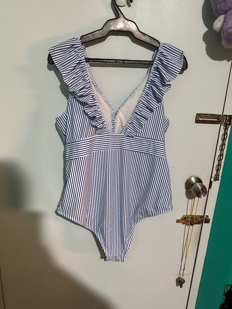 Plus Size One pc (Category: Bikinis & Swimsuits) located in Quezon City. Submitted by declutterwithtin (Listing ID 1361319625, Image 2). Description: best fit 1X .