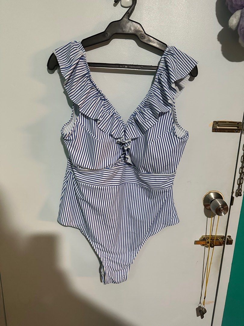 Plus Size One pc (Category: Bikinis & Swimsuits) located in Quezon City. Submitted by declutterwithtin (Listing ID 1361319625, Image 1). Description: best fit 1X .