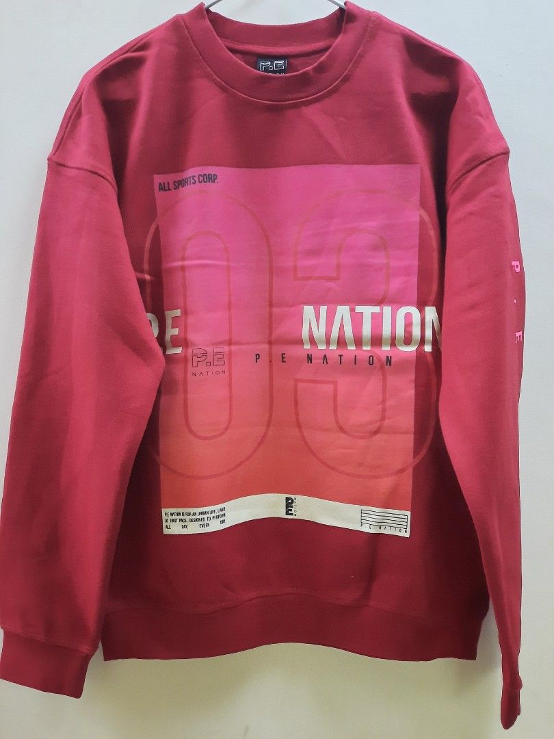 Oversize Sweater （分類：T-shirt、恤衫、有領衫）位於 Hong Kong。 由 touonly 提交（商品編號 1361324606，圖片 1）。簡介： Size M 肩闊59.5cm 胸闊114cm 袖長58cm 衫長66cm 100%Cotton Color Red 狀況如圖 可於各地鐵沿線交收。