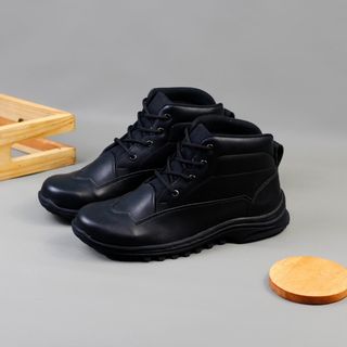 (Kategori: ) berada di . Dikirim oleh piimenshoes (ID iklan 1361194631, Gambar 1). Deskripsi: .