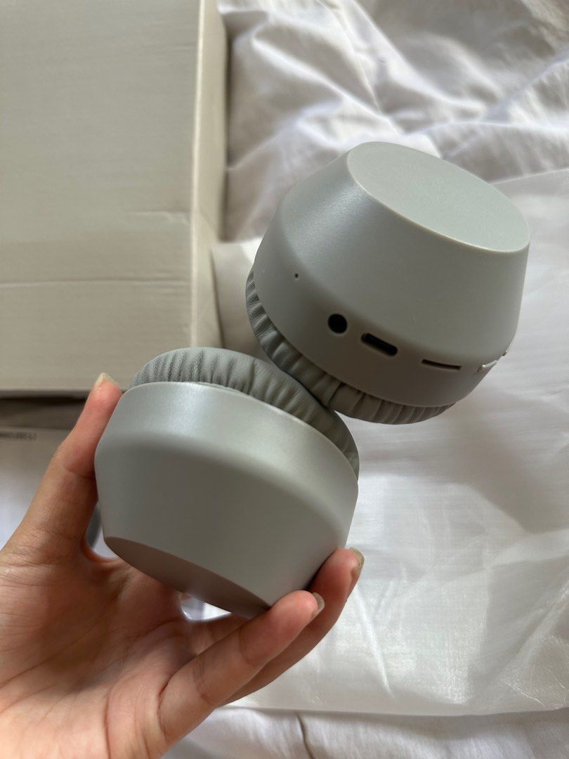 Sony Headphones (Category: Headphones & Headsets) located in Marikina City. Submitted by heeseunglee (Listing ID 1361239627, Image 3). Description: Sony headphones dupe/copy (not original) bluetooth Have not been used Good sound quality !!.