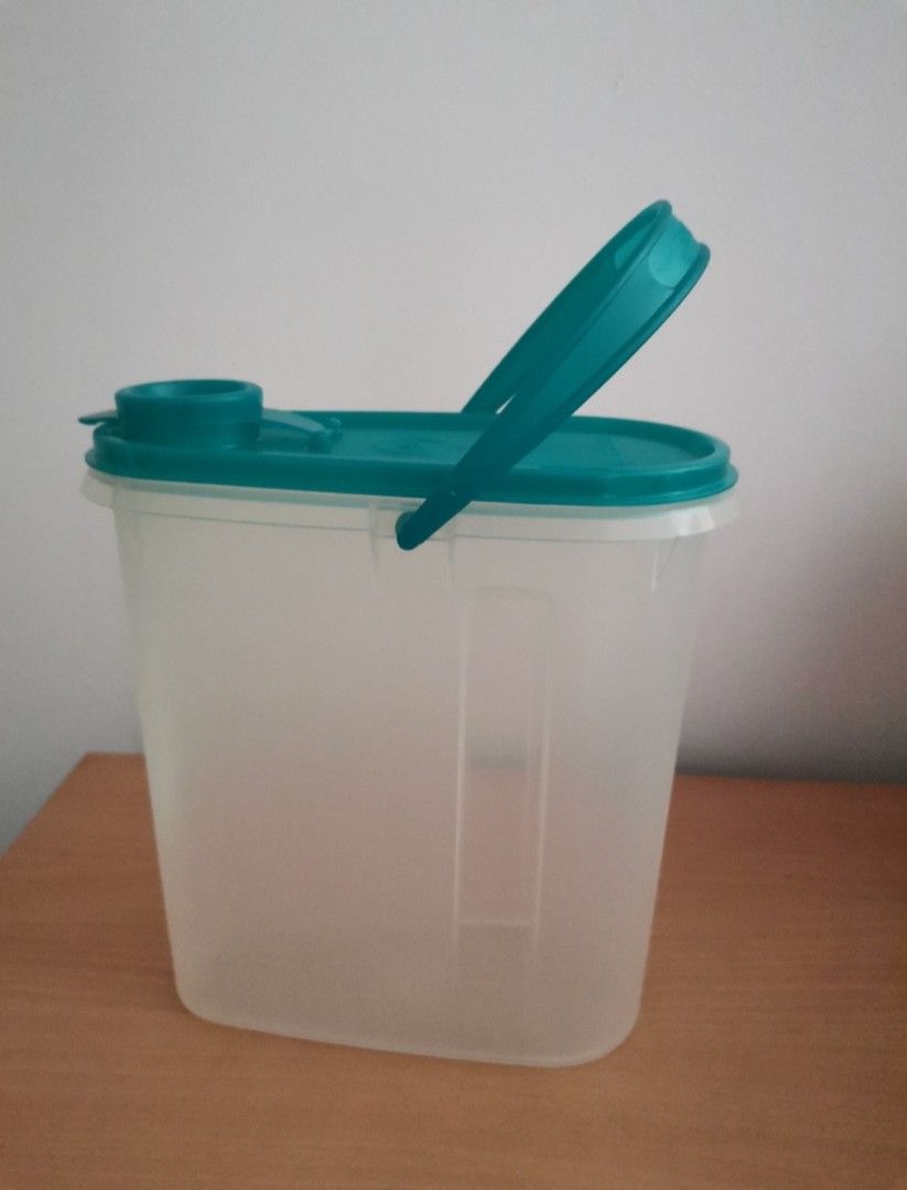 Tupperware pitcher