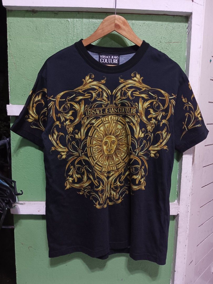 Versace Jeans Couture Baroque style (Category: Luxury Apparel) located in Bacolod City. Submitted by luciddreams07 (Listing ID 1361324448, Image 1). Description: VERSACE JEANS COUTURE BAROQUE 20 WIDHT 28 LENGHT ITEM IN GOOD CONDITION 9.5/10 Colorrate Honest issue : himulmol kakakuha lng sa bale / check last photo Searchable in Centrilogo Check photo for details ❗❗❗ Bacolod Location❗.