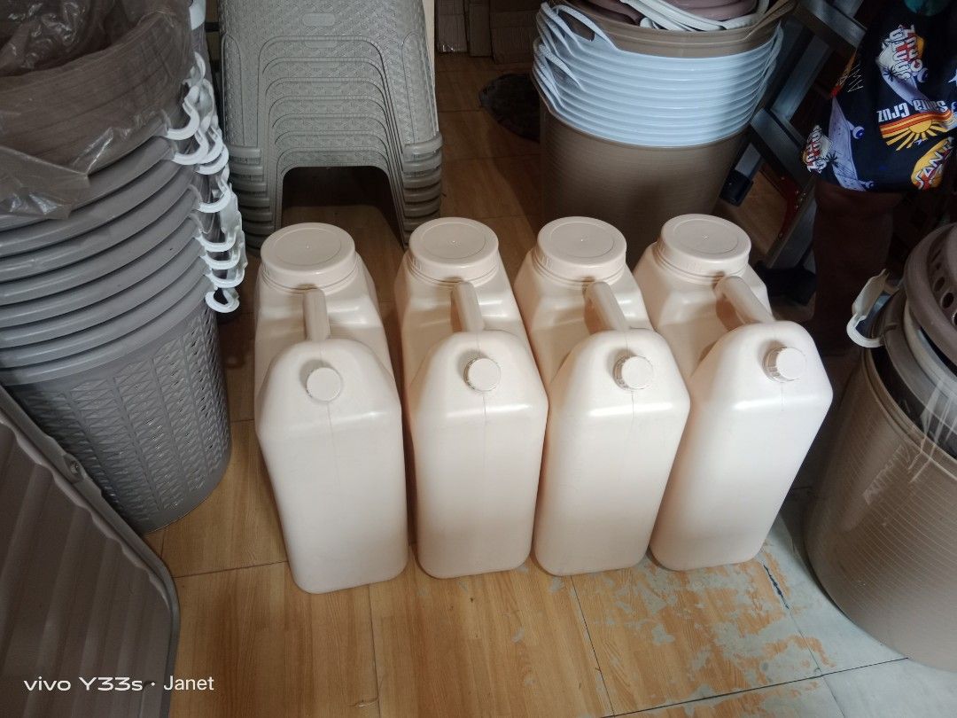 Water container 5 gallons (Category: Water Bottles & Tumblers) located in Caloocan City. Submitted by janeil23452 (Listing ID 1361265953, Image 1). Description: water container 5 gallons 160.each pick up/ lalamove.