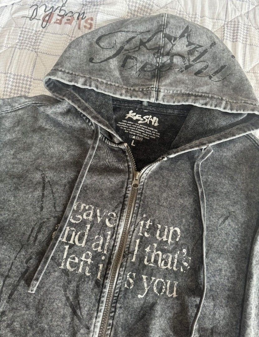 RESERVED] Keshi Requiem Tour Zipper Hoodie 2025, Hobbies & Toys