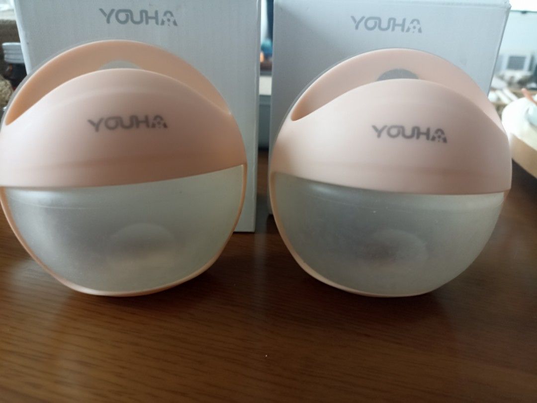 Youha Pod Milk Collector (Category: Breastfeeding & Bottle Feeding) located in Las Pinas. Submitted by heycleanup (Listing ID 1361216514, Image 1). Description: youha pod milk Collector php900 for both already still with box bought in edamama expo similar to haakaa lady bug not an electric breast pump, but a suctioned milk collector good suction, can collect milk without bulkiness of regular haakaa used UV sterilizer so there is a slight discolor