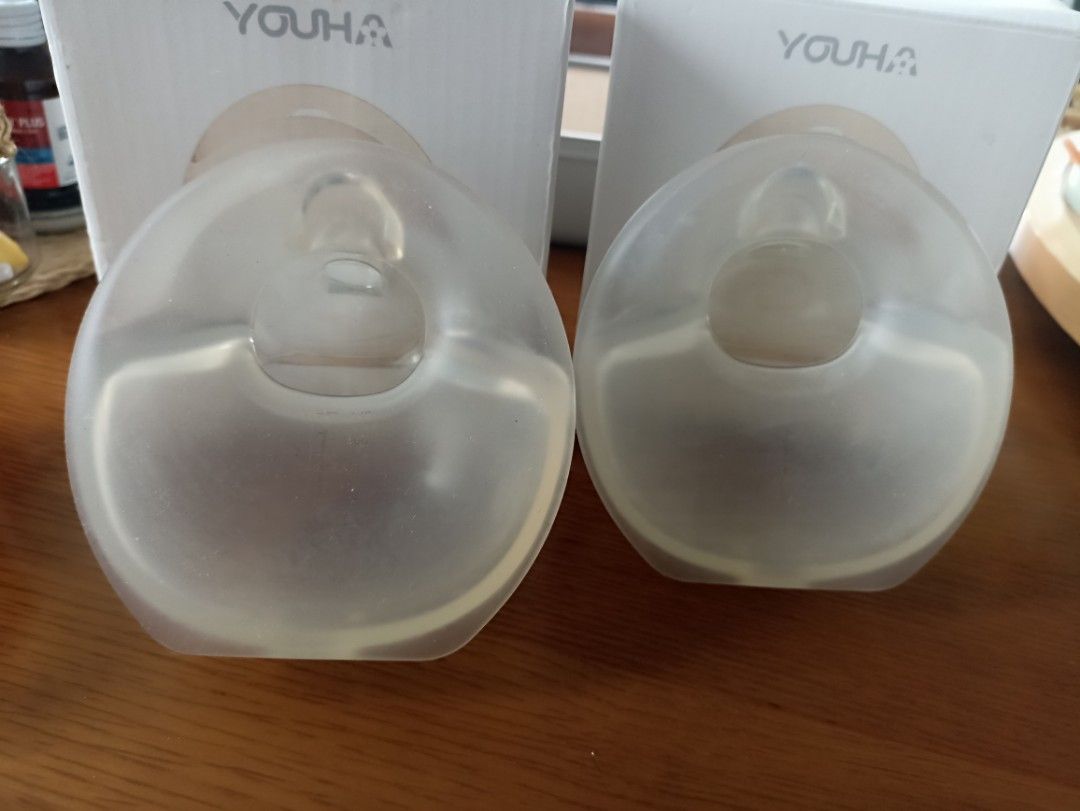 Youha Pod Milk Collector (Category: Breastfeeding & Bottle Feeding) located in Las Pinas. Submitted by heycleanup (Listing ID 1361216514, Image 2). Description: youha pod milk Collector php900 for both already still with box bought in edamama expo similar to haakaa lady bug not an electric breast pump, but a suctioned milk collector good suction, can collect milk without bulkiness of regular haakaa used UV sterilizer so there is a slight discolor