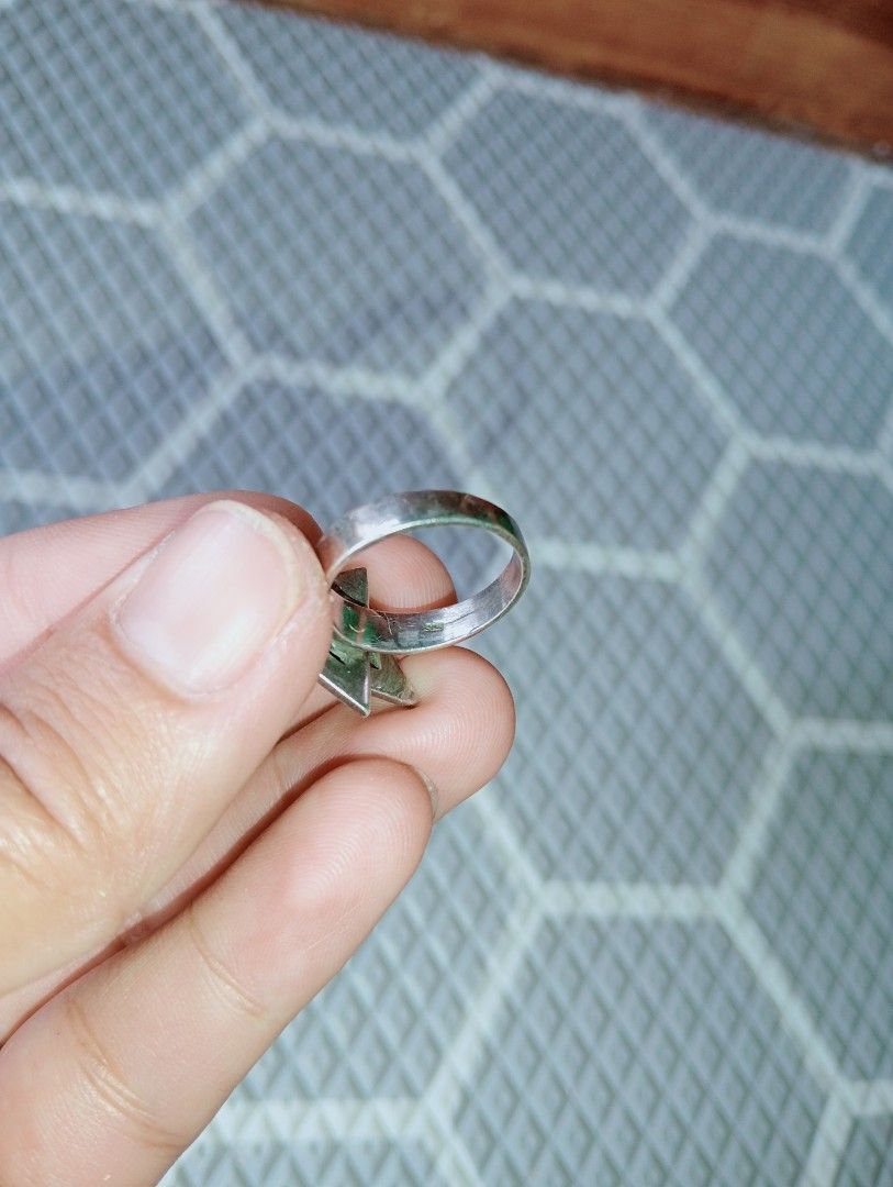925 marking may pabato bato (Category: Rings) located in Baguio. Submitted by cleverlion_e92944 (Listing ID 1356275512, Image 2). Description: 925 markings ring with stones.