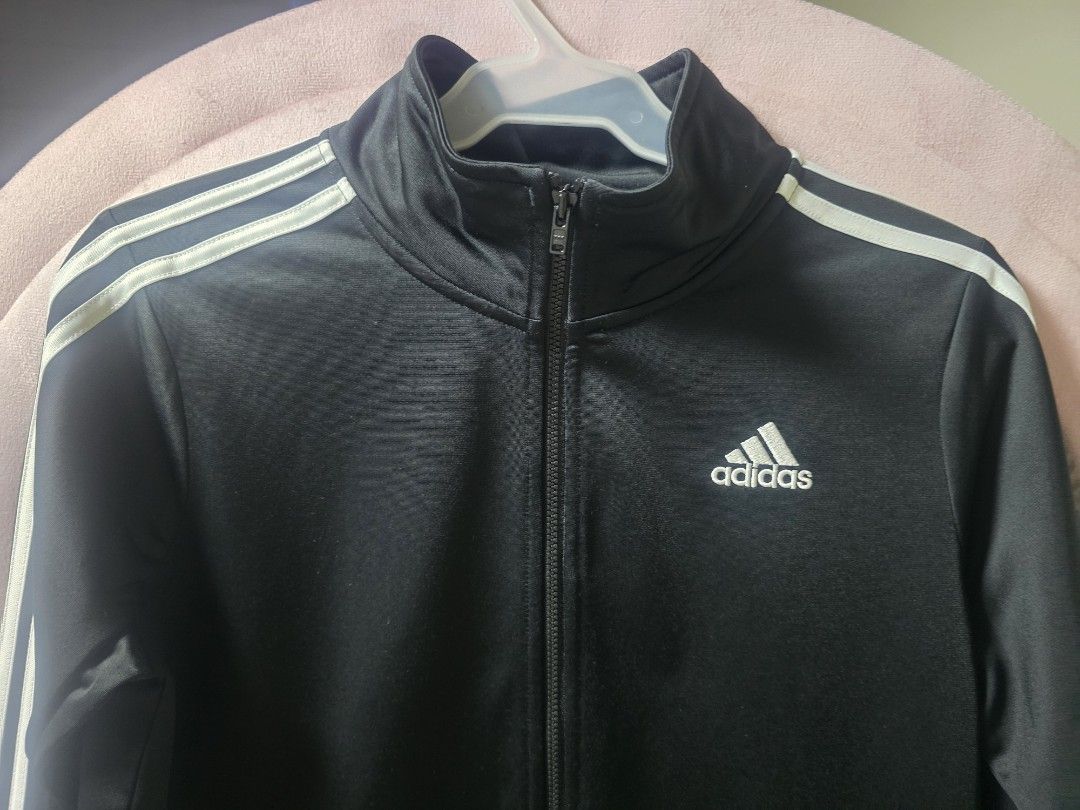 Adidas (Category: Others Tops) located in Calamba. Submitted by hpd0803 (Listing ID 1356259971, Image 3). Description: .