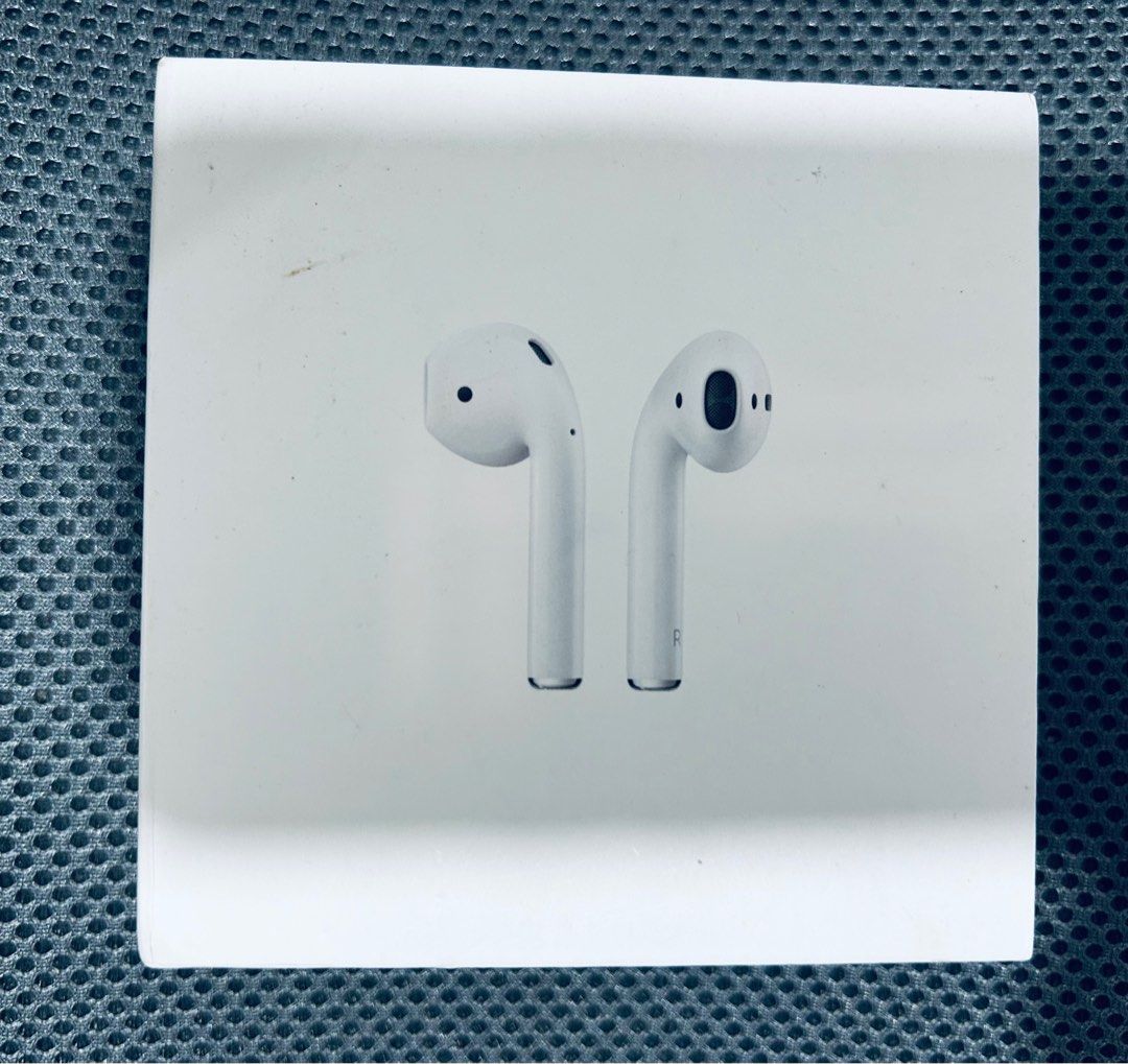 Airpods 2 (Category: Earphones) located in Baguio. Submitted by preloved_finds18 (Listing ID 1356355889, Image 3). Description: FOR SALE! AirPods 2 100% original bought from Beyond The Box - Market Market comes with it's original box and case only issue: left pod mabilis mag low battery RFS: got airpods pro Location: Baguio City Can ship thru J&T or LBC but buyer will cover the shipping fee. Payment via BPI or BDO. PM if interested..