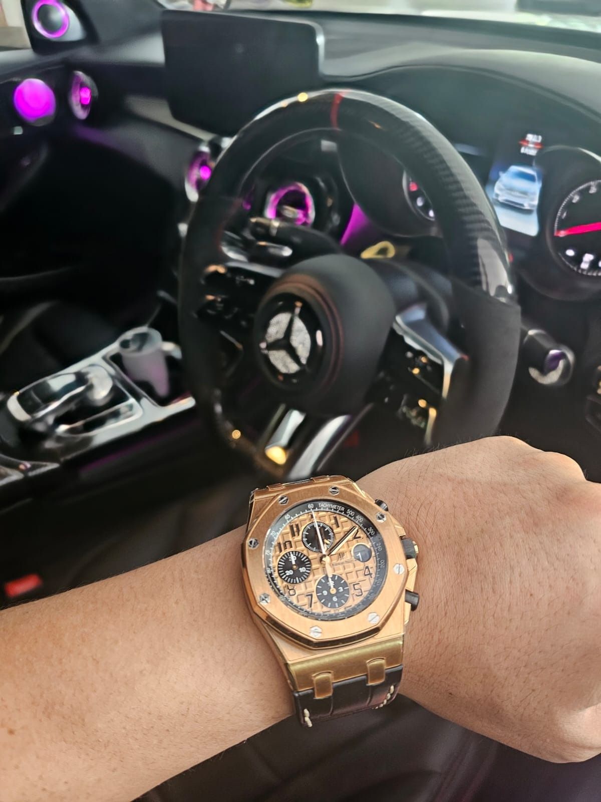 Audemars Piguet Royal Oak Offshore 42mm 26470OR.OO.A002CR.01 AP Honeybee (Category: Watches) located in Singapore. Submitted by realtor.leslie.t (Listing ID 1356347144, Image 1). Description: Brand: Audemars Piguet Family: Royal Oak Offshore Reference: 26470OR.OO.A002CR.01 Name: Royal Oak Offshore 26470 Pink Gold / Black / rubber strap Movement: Audemars Piguet caliber AP 3126 / 3840 Produced: 2017 Full Set and c/w 3rd party White Strap. Welcome 
