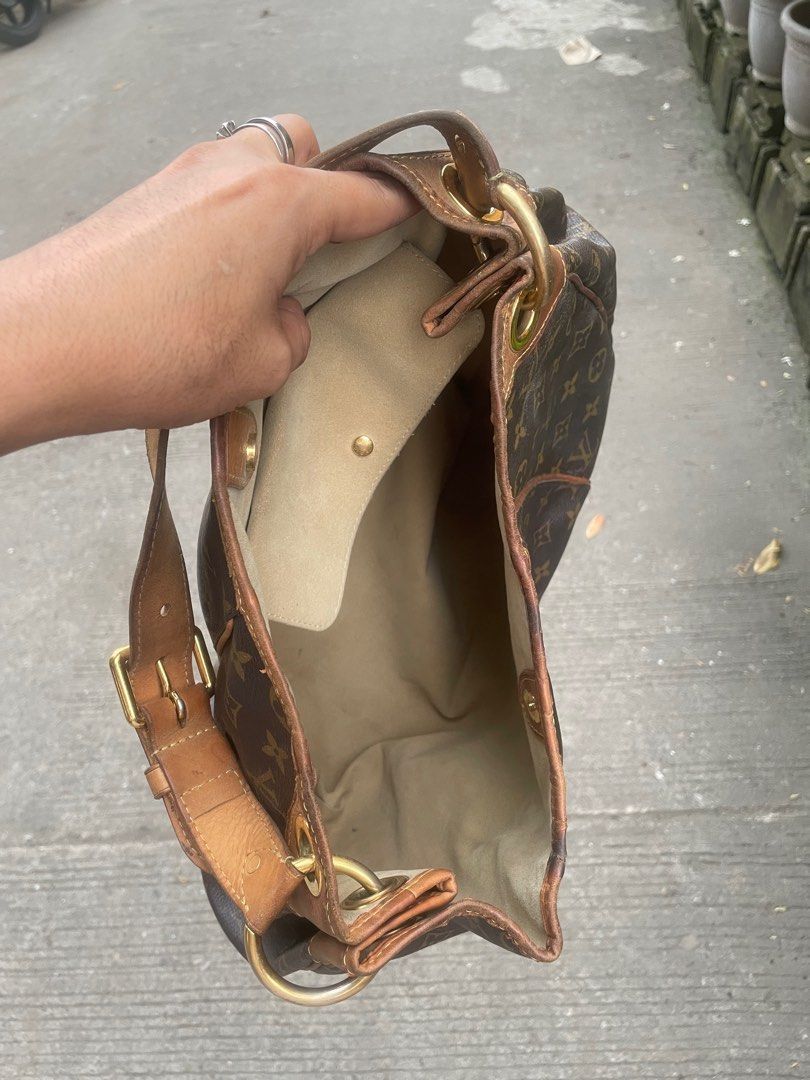 Authentic Lv galliera (Category: Luxury Bags & Wallets) located in Mambajao. Submitted by ckali (Listing ID 1356373053, Image 2). Description: Japan source minimal sign of use.bawal sa sobrang maarty.mono No crack .