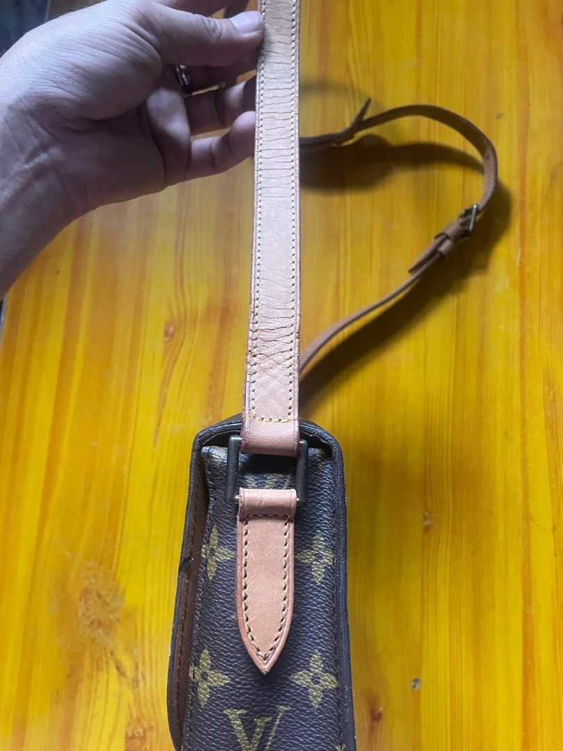 Authentic Lv sling (Category: Luxury Bags & Wallets) located in Mambajao. Submitted by ckali (Listing ID 1356372266, Image 2). Description: Normal sign of use.preloved manage your exp Japan source.