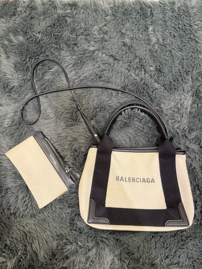Balenciaga XS Cabas Bag (Category: Luxury Bags & Wallets) located in Makati City. Submitted by tinalopez (Listing ID 1356249246, Image 2). Description: Vintage preloved balenciaga XS Cabas Bag Bought from Sonu Vintage Bags Instagram Rfs: Decluttering.