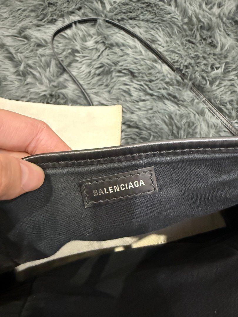 Balenciaga XS Cabas Bag (Category: Luxury Bags & Wallets) located in Makati City. Submitted by tinalopez (Listing ID 1356249246, Image 3). Description: Vintage preloved balenciaga XS Cabas Bag Bought from Sonu Vintage Bags Instagram Rfs: Decluttering.