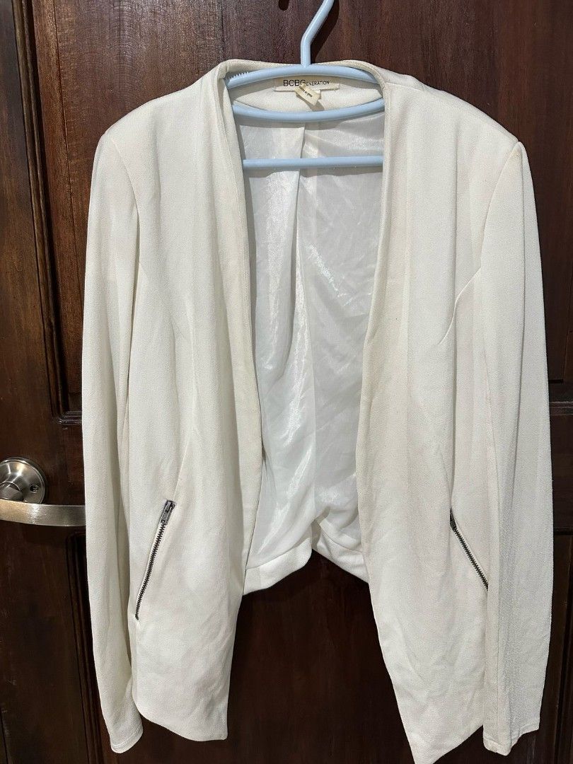 BCBG Blazer (Category: Coats, Jackets and Outerwear) located in Bulacan. Submitted by backdoor_gallery (Listing ID 1356356108, Image 1). Description: Preloved BCBG white blazer issue: got yellowish on the collar part.