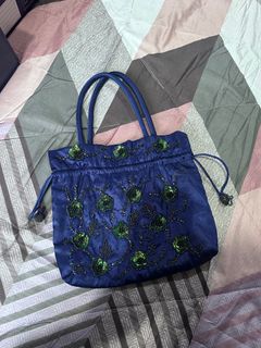 (Category: ) located in . Submitted by shesellpreloved (Listing ID 1356364721, Image 1). Description: .