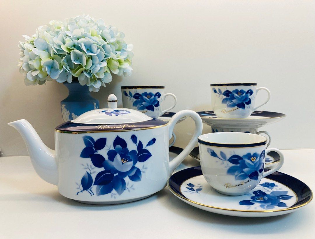Brand new set with tea pot (Category: Coffee & Tea Tableware) located in Paranaque City. Submitted by anoona (Listing ID 1356380366, Image 2). Description: Brand new with box 1 teapot 5 duos.