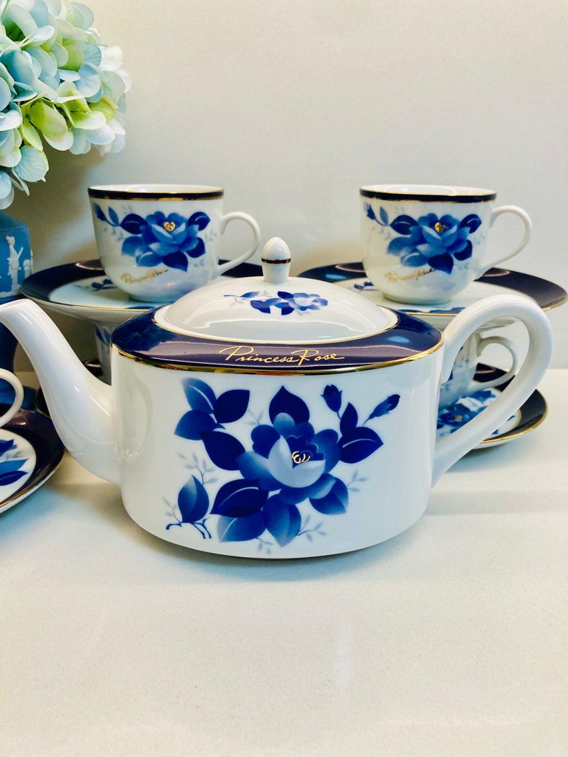 Brand new set with tea pot (Category: Coffee & Tea Tableware) located in Paranaque City. Submitted by anoona (Listing ID 1356380366, Image 1). Description: Brand new with box 1 teapot 5 duos.