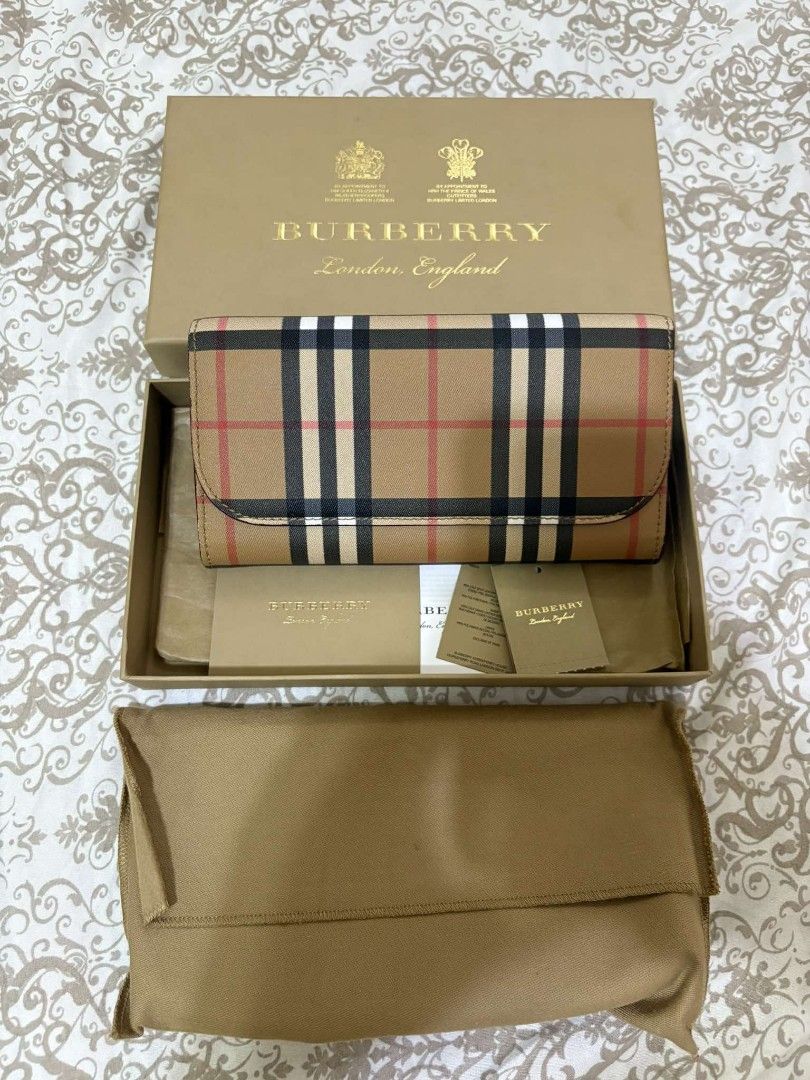 Burberry Halton Long Wallet (Category: Luxury Bags & Wallets) located in Manila. Submitted by magnoliab67495 (Listing ID 1356432334, Image 1). Description: Authentic Burberry Long Wallet Leather with complete inclusions Box Dust Bag Care card Tag slightly used Negotiable.