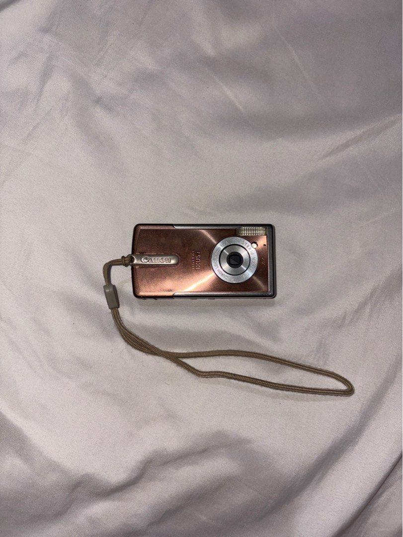 Canon IXUS i (Category: Cameras) located in Quezon City. Submitted by _rronnie (Listing ID 1356412932, Image 1). Description: Canon IXUS i PowerShot SD10 no issues well taken care of !! with case and original charger and battery.