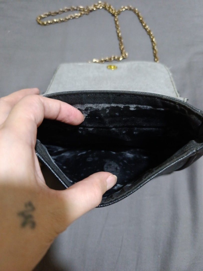 Cecil McBEE Bag (Category: Luxury Bags & Wallets) located in Makati City. Submitted by declutz_miraieonlineshop (Listing ID 1356347100, Image 3). Description: Authentic Bought in Japan Issue: Nag peel ung loob dahil na stock SA box. Party bag or Make up Bag.