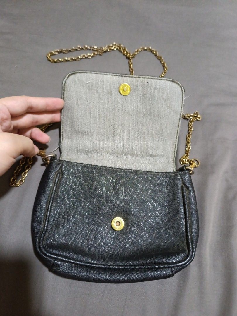 Cecil McBEE Bag (Category: Luxury Bags & Wallets) located in Makati City. Submitted by declutz_miraieonlineshop (Listing ID 1356347100, Image 2). Description: Authentic Bought in Japan Issue: Nag peel ung loob dahil na stock SA box. Party bag or Make up Bag.