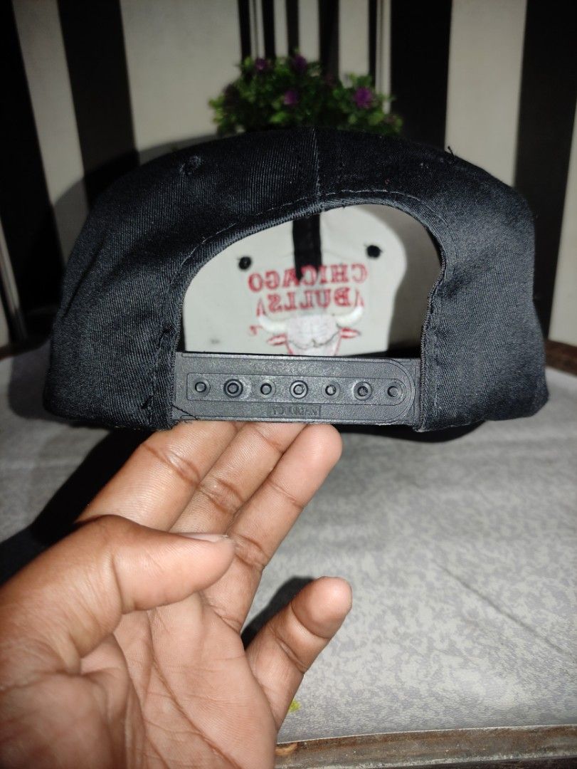 Chicago bulls OG logo 1 tone (Category: Caps & Hats) located in Dumangas. Submitted by char_les (Listing ID 1356357870, Image 2). Description: Chicago bulls OG logo 1 tone Size adult Issue None Color rate 9.8/10 Cotton polyester.