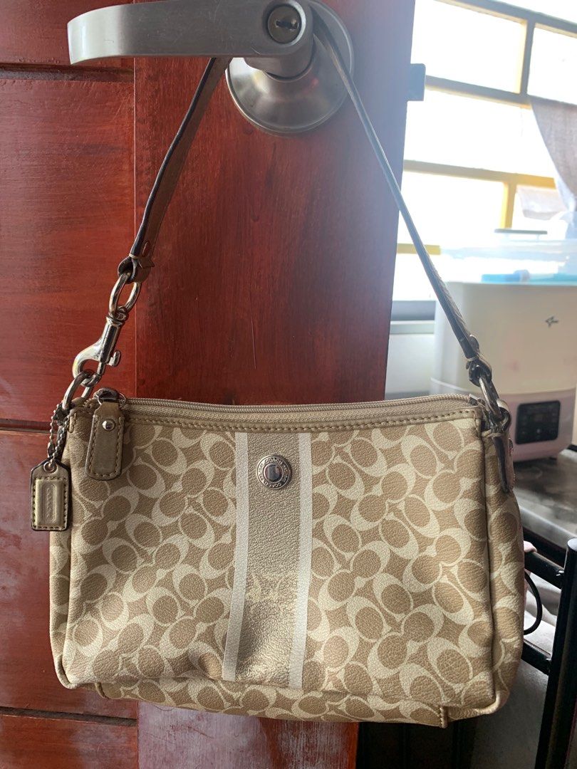 Coach Chelsea Heritage Bag (Category: Luxury Bags & Wallets) located in Caloocan City. Submitted by annybells (Listing ID 1356280017, Image 1). Description: Coach Chelsea Heritage Bag Color : Gold and Beige Issue : Distressed Gold Finish RFS : Decluttering .