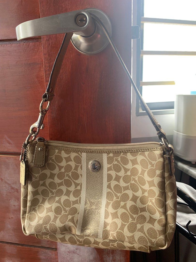 Coach Chelsea Heritage Bag (Category: Luxury Bags & Wallets) located in Caloocan City. Submitted by annybells (Listing ID 1356280017, Image 2). Description: Coach Chelsea Heritage Bag Color : Gold and Beige Issue : Distressed Gold Finish RFS : Decluttering .