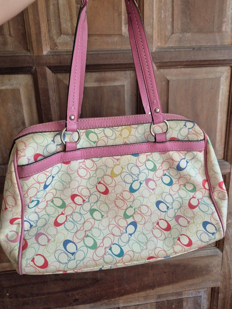 COACH PINK HANDBAG (Category: Shoulder Bags) located in Iloilo. Submitted by hellowanderer (Listing ID 1356341425, Image 2). Description: .