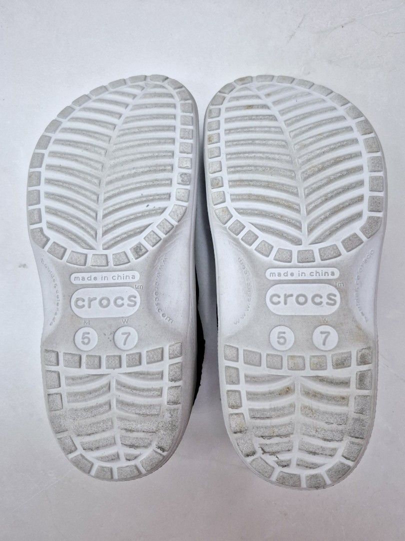 Crocs M5/W7 (Category: Slippers & Slides) located in Quezon City. Submitted by akcstuff (Listing ID 1356260769, Image 2). Description: Size: M5 / W7 Color: Light Gray With signs of usage.