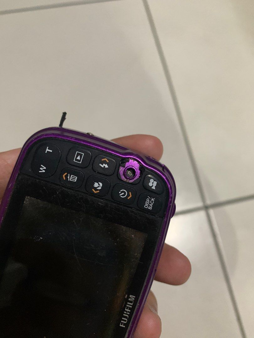 Digicams❗️ (Category: Cameras) located in Tarlac. Submitted by sauzydrip (Listing ID 1356357232, Image 3). Description: Branded digicams❗️ Fujifilm finepix Z30 Flash working📸 w/ battery🔋 Honest issue(s): Lcd burn Missing menu button Madulas na yung lens cover nya (hawakan nalang para hindi namamatay matay) Signs of usage Olympus FE-4030 Flash working📸 w/Battery🔋 Honest issue(s) Sira yung batt door Blurred lens Lcd burn Signs of usage ❗️All of