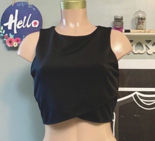 Express Crop Tank Top (Category: Others Tops) located in Imus. Submitted by fortyseventhriftstreet (Listing ID 1300652866, Image 2). Description: 📌Negotiable (No to low ballers) 📌Condition: Cousin’s Personal Preloved Balik Bayan Box padala from US, No flaws 💯 guaranteed in excellent like-new condition. 📌size: Small-Medium 📌Style: crop top/ zipper closure back/ 📌Dimes (inches) Chest 35 📌 Material: spandex 📌color: Black -rate 10/10 (may var