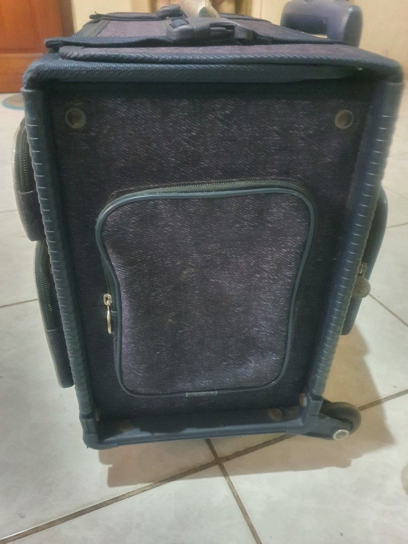 Frozen Trolley Bag (Category: Everything Else Others) located in Manila. Submitted by neysette (Listing ID 1356286733, Image 3). Description: In good condition.