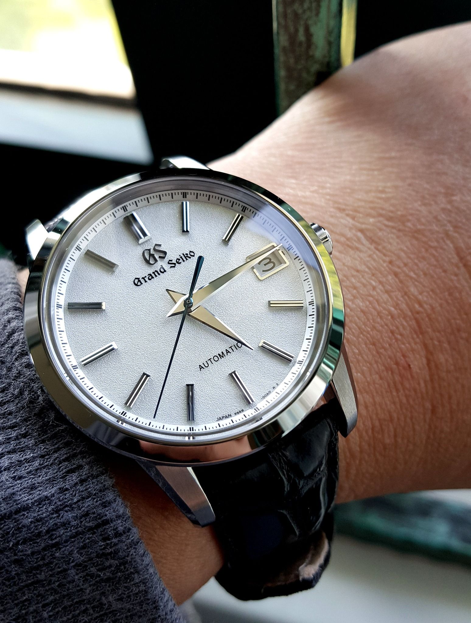 FS : Grand Seiko SBGR305 (Category: Watches) located in Singapore. Submitted by benlee789 (Listing ID 1356362645, Image 1). Description: For sale is my Grand Seiko SBGR305 below the description : Size : 40.5mm diameter Material : Titanium On black leather strap with GS Deployant buckle This is a limited 968 edition Complete set box and papers Below a product video from watchfinder : https://youtu.be/2cqPs6eIdfk Watch purchased in August 2017 ( no