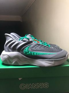 (Category: ) located in . Submitted by rr.sneakerstash (Listing ID 1356404008, Image 1). Description: .