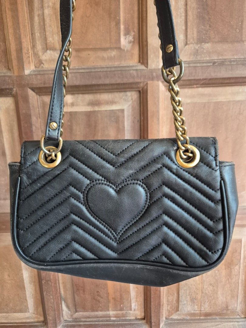 GUCCI BLACK CROSSBODY BAG (Category: Luxury Bags & Wallets) located in Iloilo. Submitted by hellowanderer (Listing ID 1356341630, Image 3). Description: .