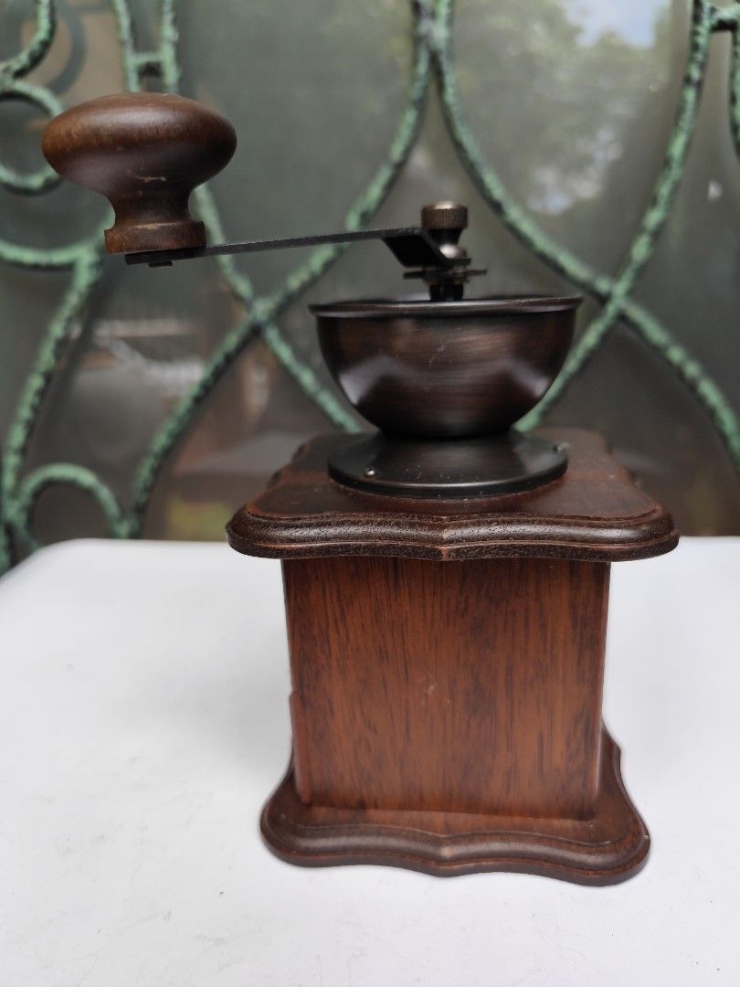 Hario Manual Coffee Bean Grinder (Category: Coffee Machines & Makers) located in Davao. Submitted by papa1919 (Listing ID 1356335132, Image 2). Description: New, unused. Authentic Hario coffee grinder..