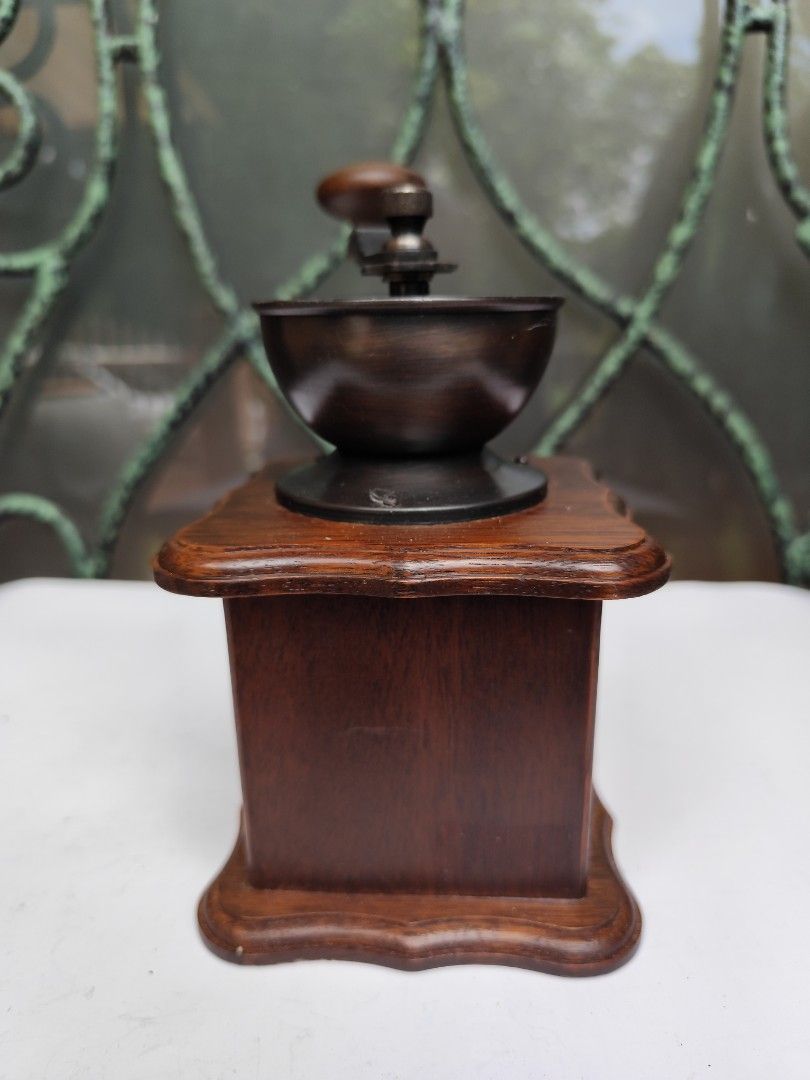 Hario Manual Coffee Bean Grinder (Category: Coffee Machines & Makers) located in Davao. Submitted by papa1919 (Listing ID 1356335132, Image 3). Description: New, unused. Authentic Hario coffee grinder..