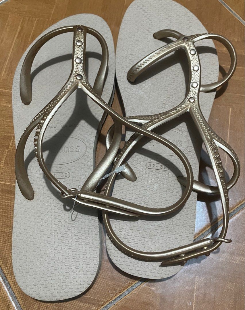 Havainas and Grendha sandals (Category: Flats & Sandals) located in Quezon City. Submitted by carmelloz78155 (Listing ID 1356250077, Image 3). Description: Havaianas - USA 7 brandnew (600php) Grendha - USA 7 slightly used (400php) .