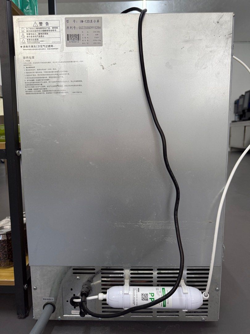 Ice Cube Maker Machine (Category: Other Kitchenware & Tableware) located in Seri Kembangan. Submitted by hly.0705 (Listing ID 1356323348, Image 3). Description: WTS Ice Maker Machine Spec Model : IM - 120 Daily Produce : 55kg/ 24hrs Rated Voltage : 220v /50hz Rated Power : 360W Ice Shape : Square Ice Price is RM3XXX, Prefer meetup for inspect the ice maker machine, also we do have daily produce up to 1000kg ice maker machine. For more details , q