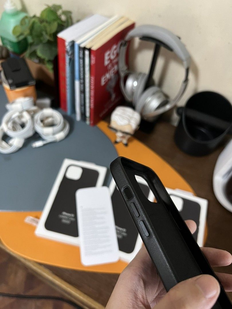 iPhone 13 Leather Case Magsafe (Category: Cases & Sleeves) located in Manila. Submitted by mercedgret74092 (Listing ID 1356301679, Image 2). Description: Available on hand.