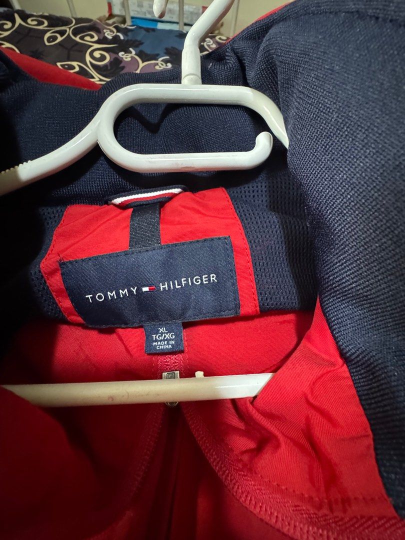 Jacket (Category: Activewear) located in Singapore. Submitted by dennis1207 (Listing ID 1356288527, Image 3). Description: It’s authentic Bought two years ago at VivoCity boutique Two side pockets.