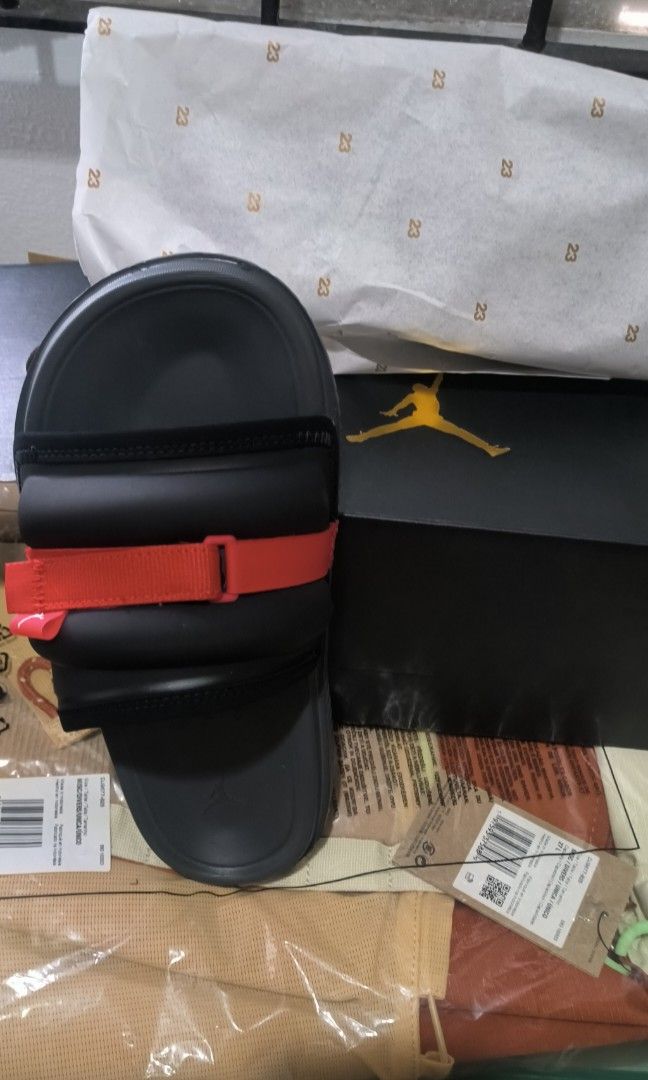 jordan super play slide size 7 bnew (Category: Slippers & Slides) located in Caloocan City. Submitted by cappfinds86177 (Listing ID 1356407662, Image 1). Description: AUTHENTIC size 7 bnew never worn.
